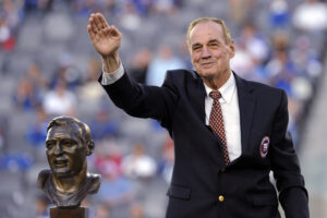 Hard-hitting Hall-of-Fame linebacker, WVU alum Sam Huff dies at 87